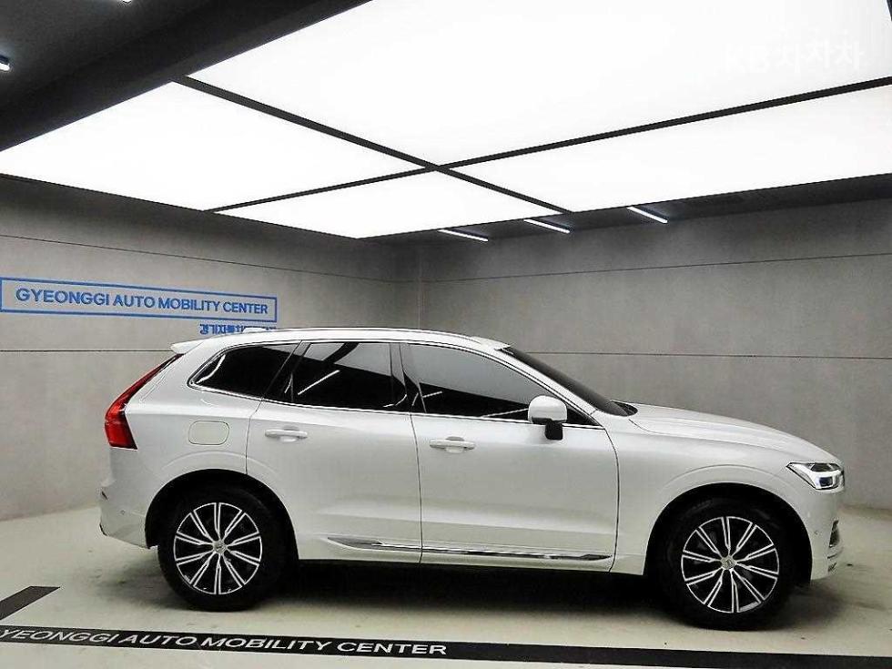 2019 Volvo XC60 photo