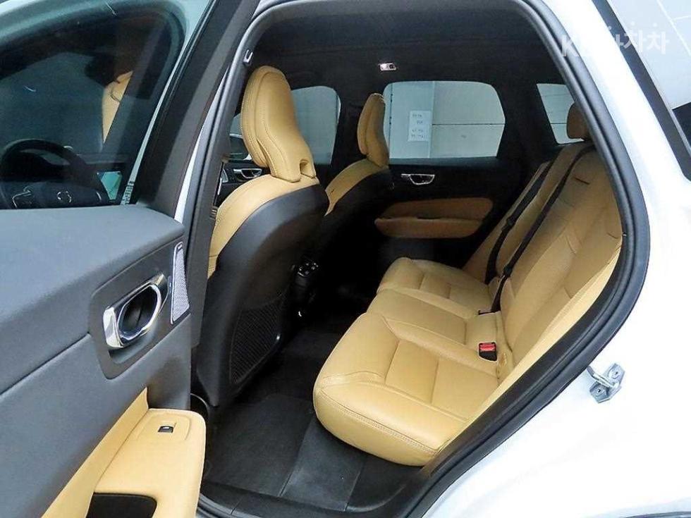 2019 Volvo XC60 photo