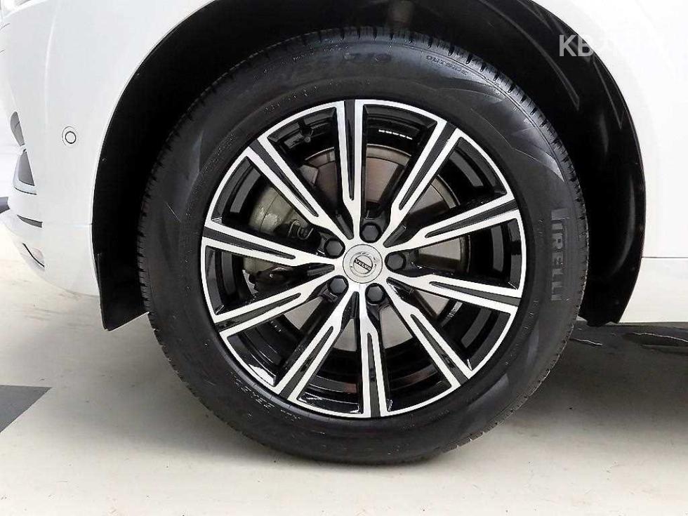 2019 Volvo XC60 photo