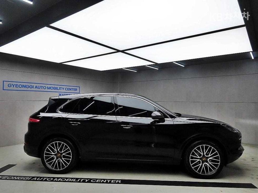 2022 Porsche (9Y0) photo