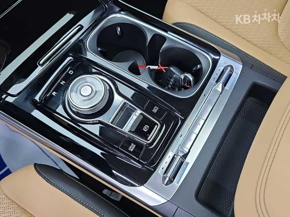 Kia Carnival — miniaturë 8