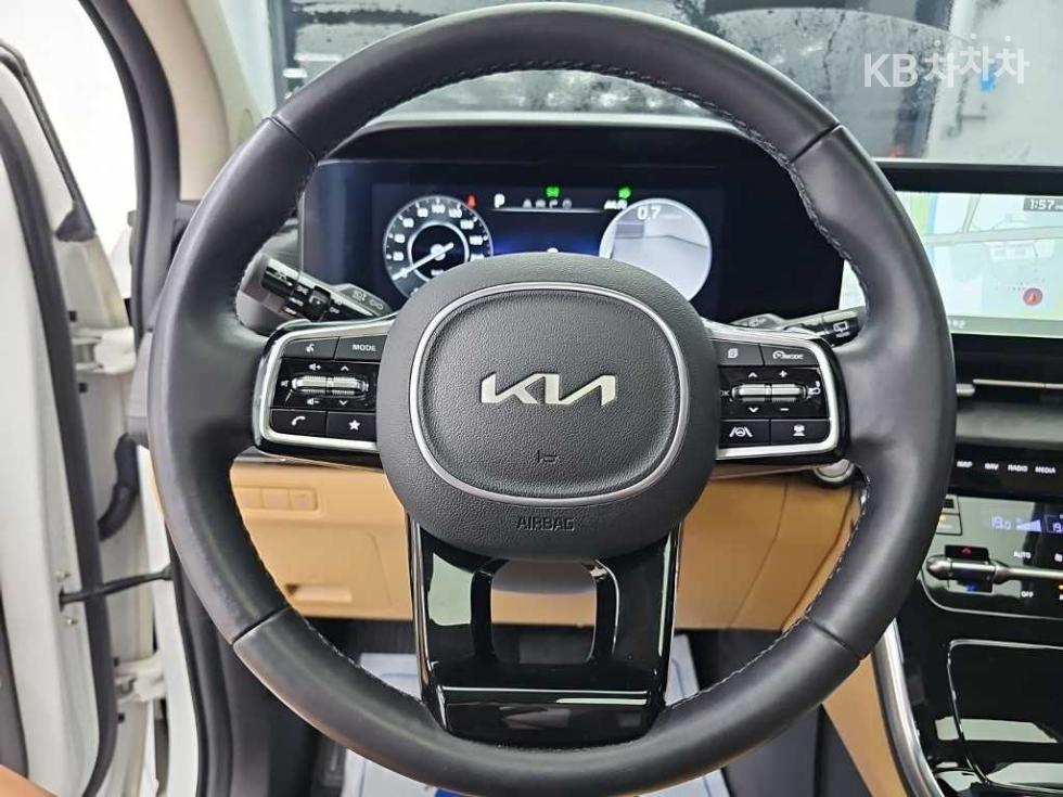 Kia Carnival — miniaturë 9