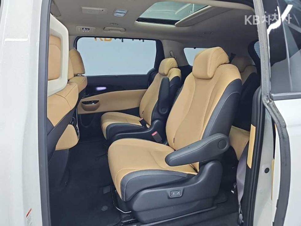 Kia Carnival — miniaturë 12