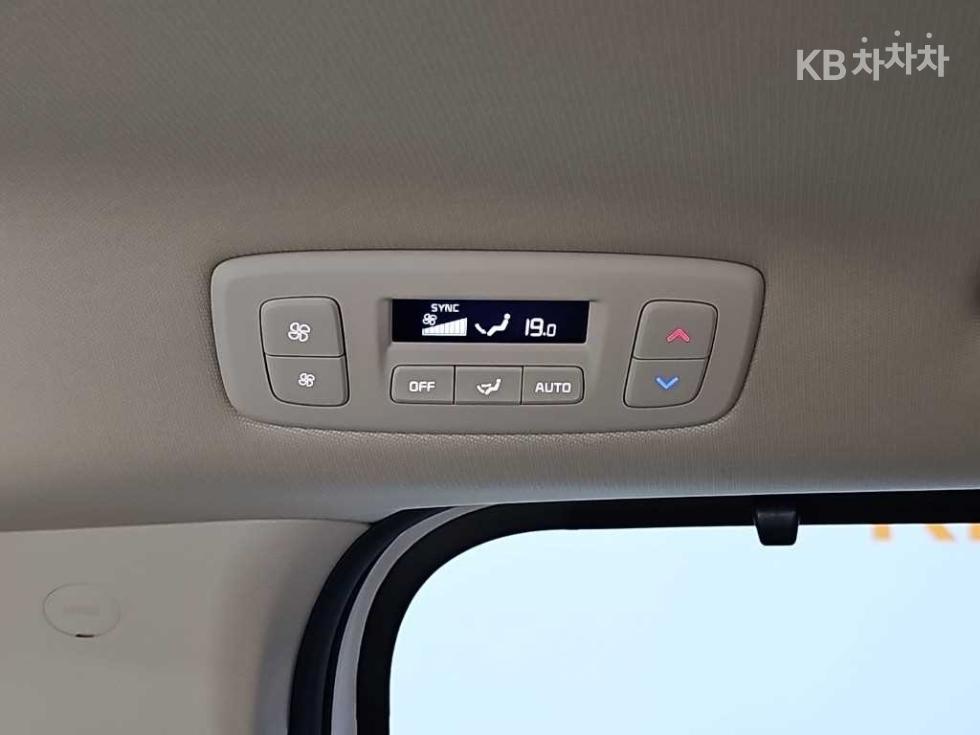 Kia Carnival — miniaturë 13