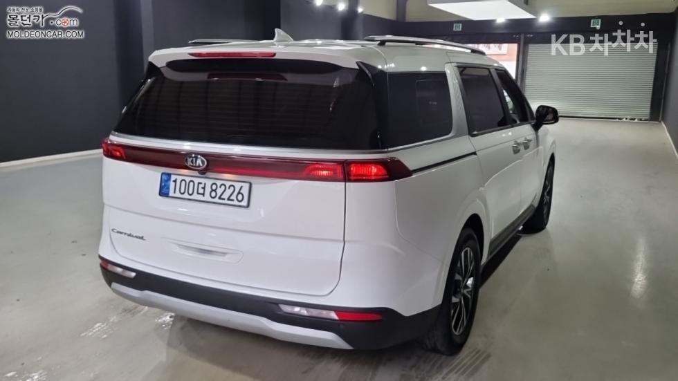 Kia Carnival — miniaturë 2