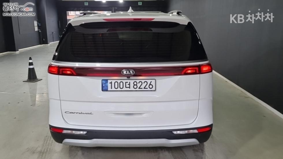 Kia Carnival — miniaturë 4