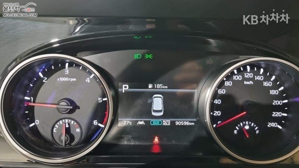 Kia Carnival — miniaturë 5