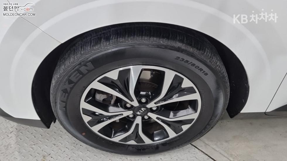 Kia Carnival — miniaturë 6