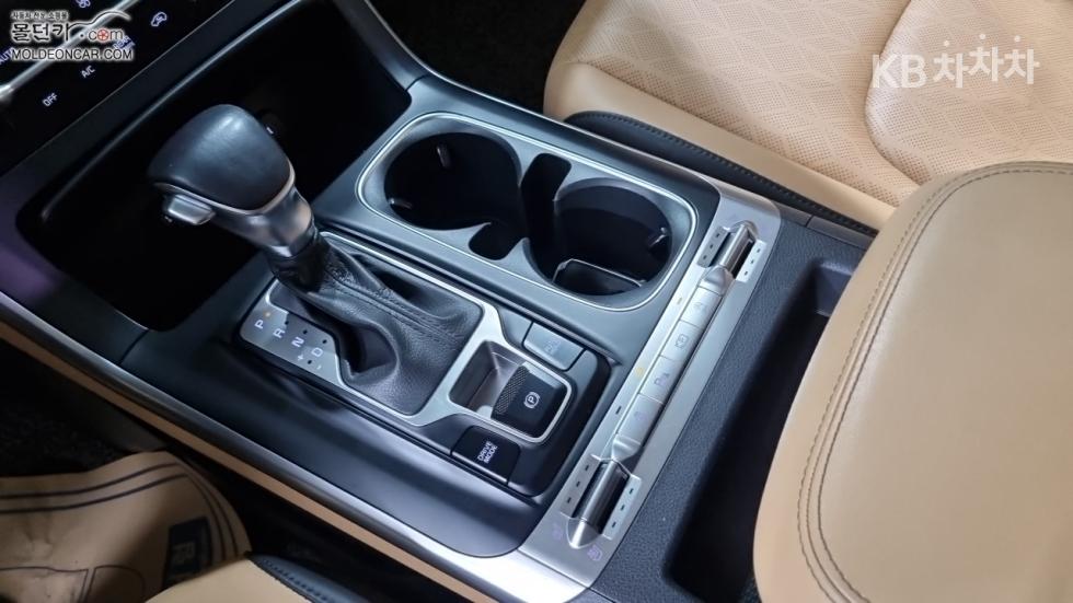 Kia Carnival — miniaturë 14