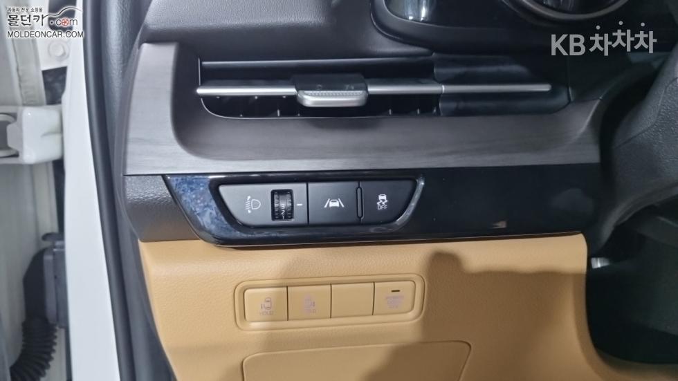 Kia Carnival — miniaturë 16