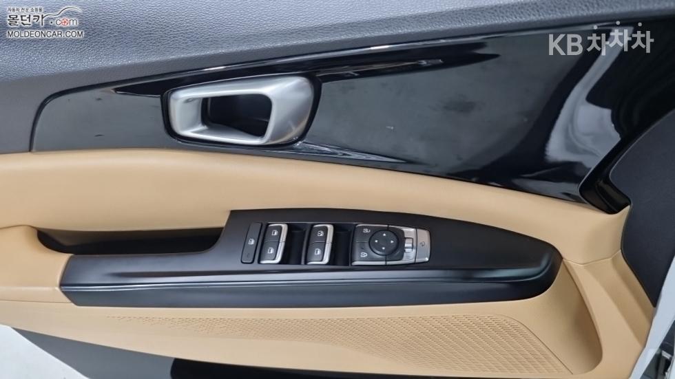 Kia Carnival — miniaturë 17