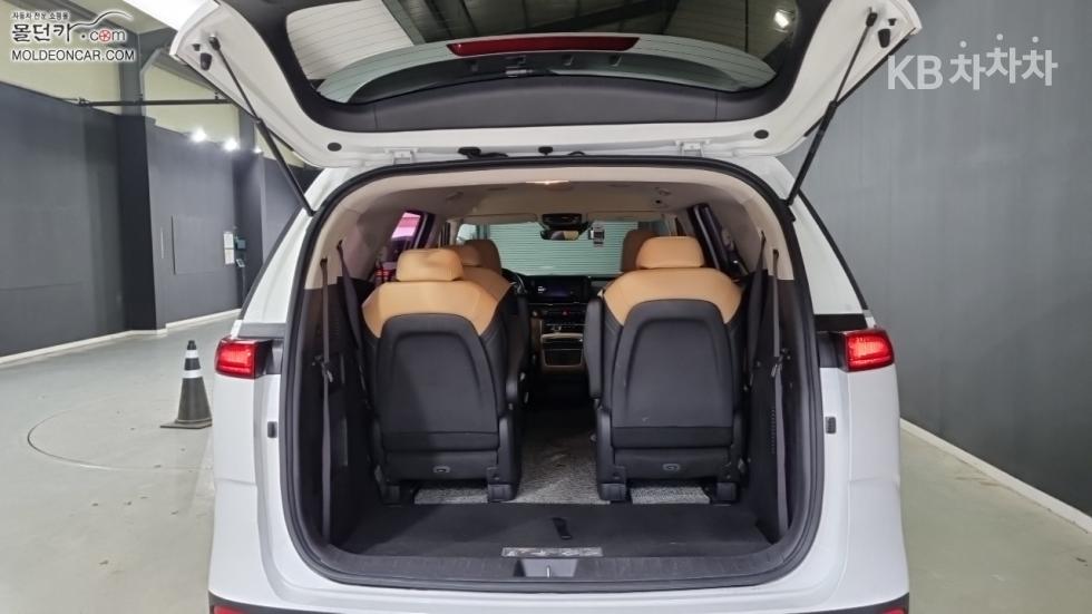 Kia Carnival — miniaturë 18