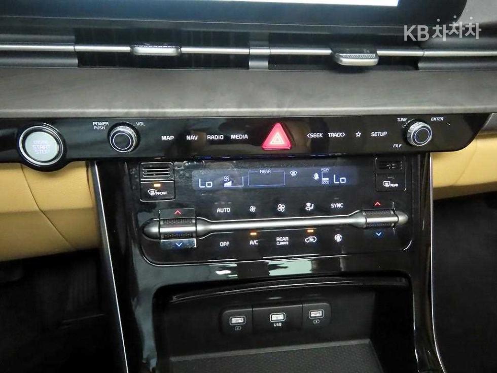 Kia Carnival — miniaturë 9