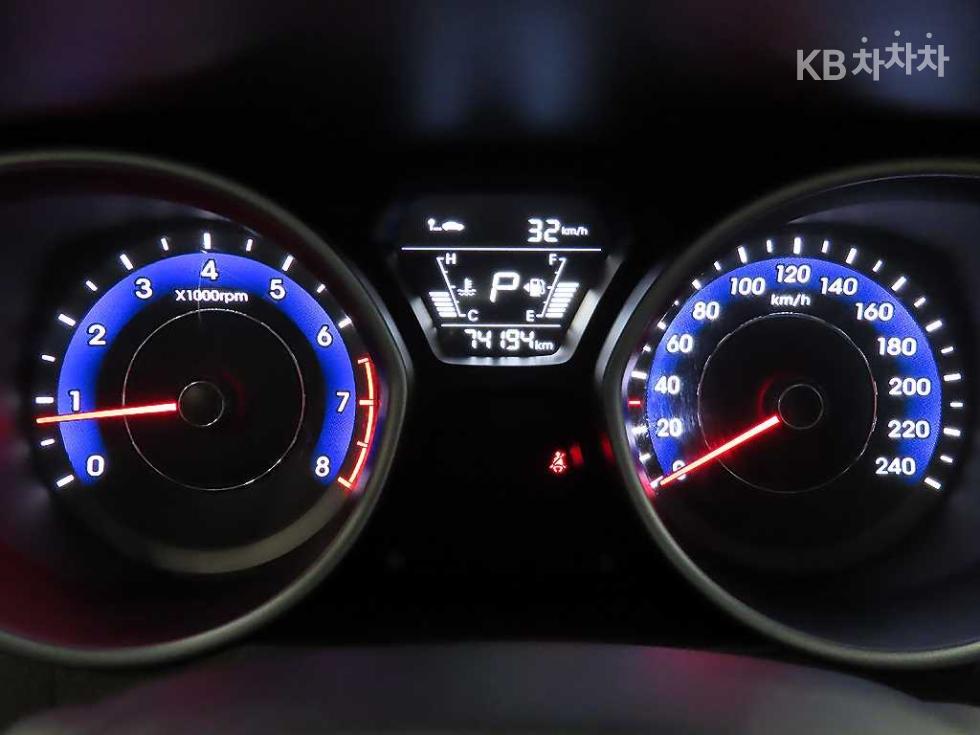 Hyundai Avante — miniaturë 9