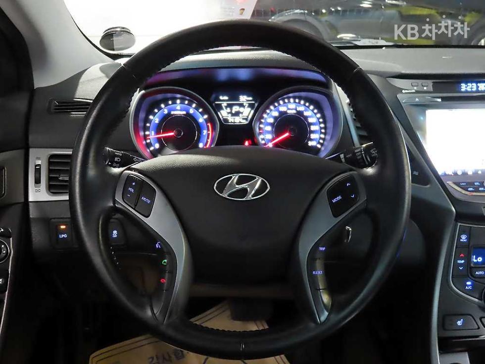 Hyundai Avante — miniaturë 10