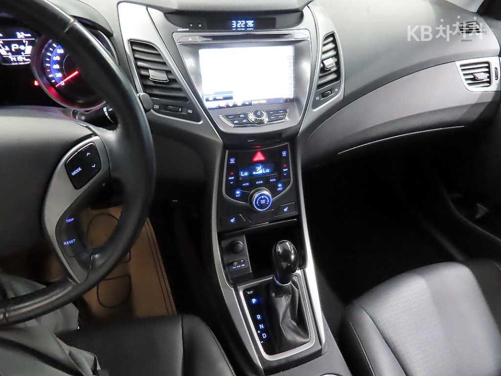 Hyundai Avante — miniaturë 11