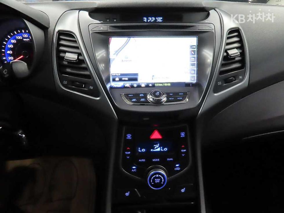 Hyundai Avante — miniaturë 12
