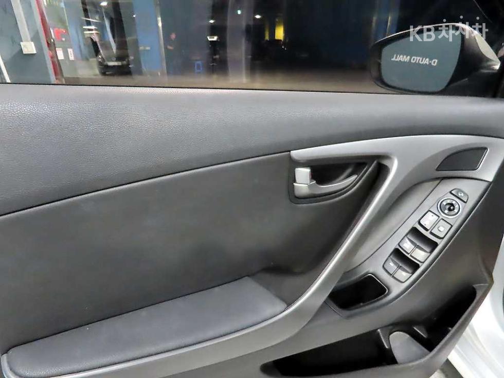 Hyundai Avante — miniaturë 14