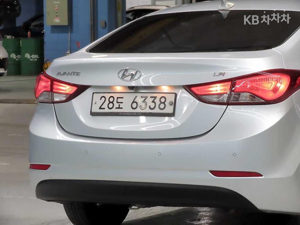 Hyundai Avante — miniaturë 17