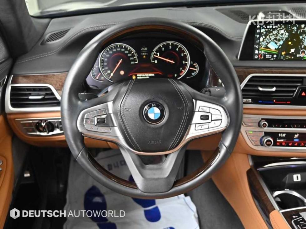 BMW 7er — miniaturë 13