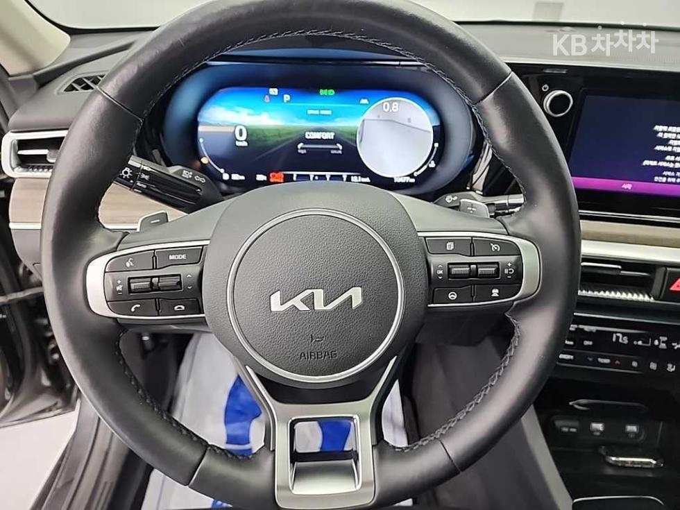 2022 Kia K5 3 photo