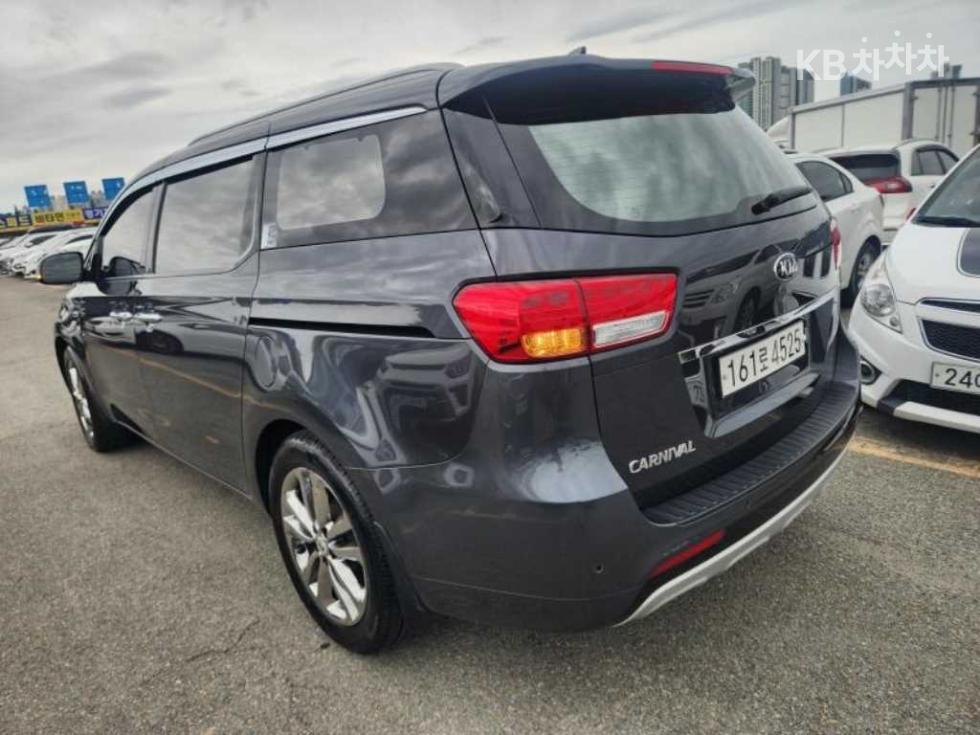 Kia Carnival — miniaturë 6