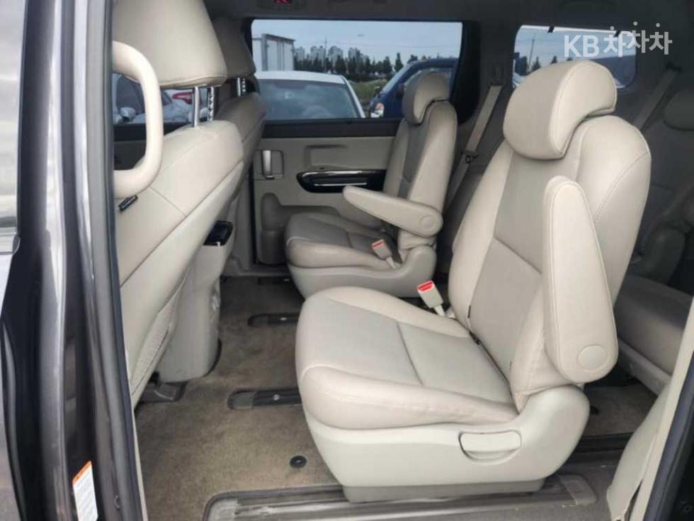 Kia Carnival — miniaturë 8
