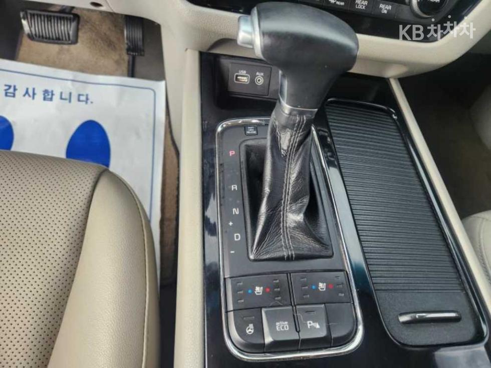 Kia Carnival — miniaturë 13