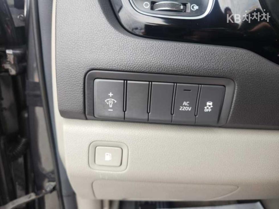Kia Carnival — miniaturë 15