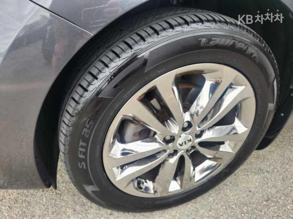 Kia Carnival — miniaturë 18