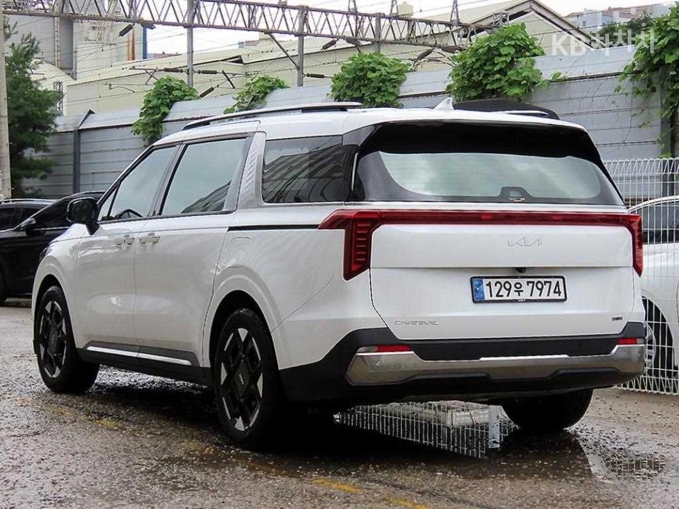 Kia Carnival — miniaturë 3