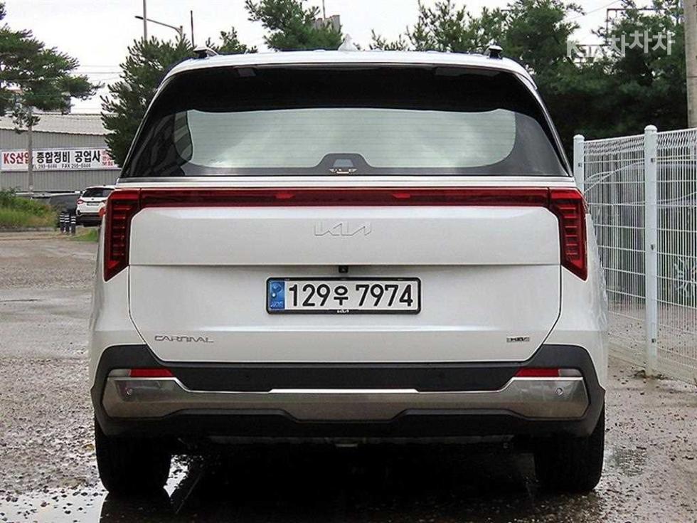 Kia Carnival — miniaturë 4