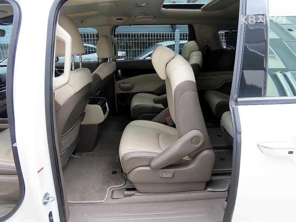 Kia Carnival — miniaturë 6