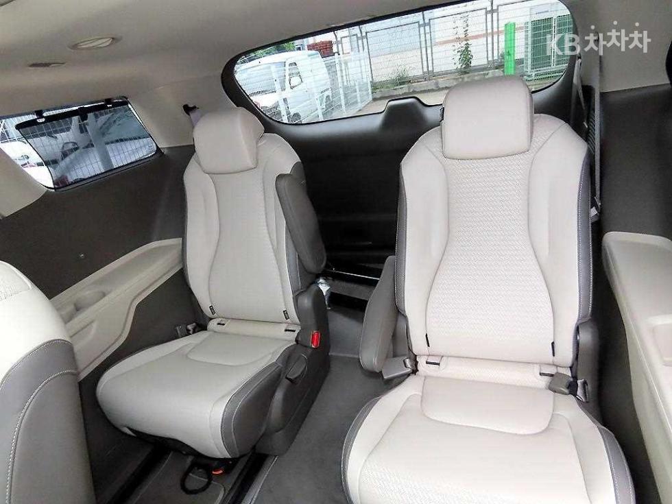 Kia Carnival — miniaturë 7