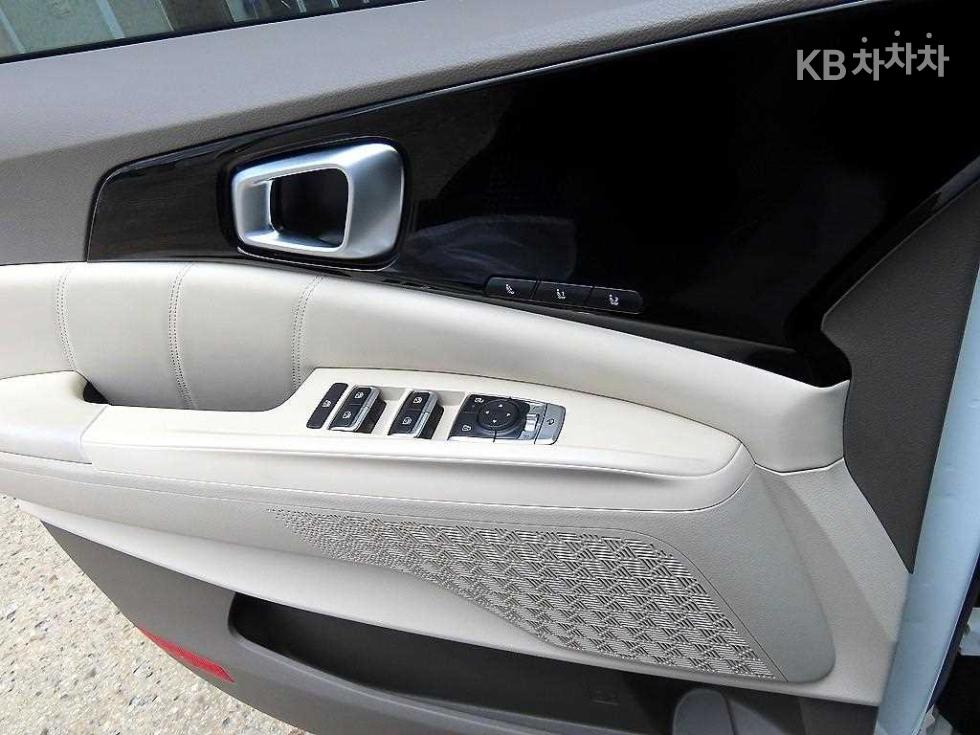 Kia Carnival — miniaturë 13