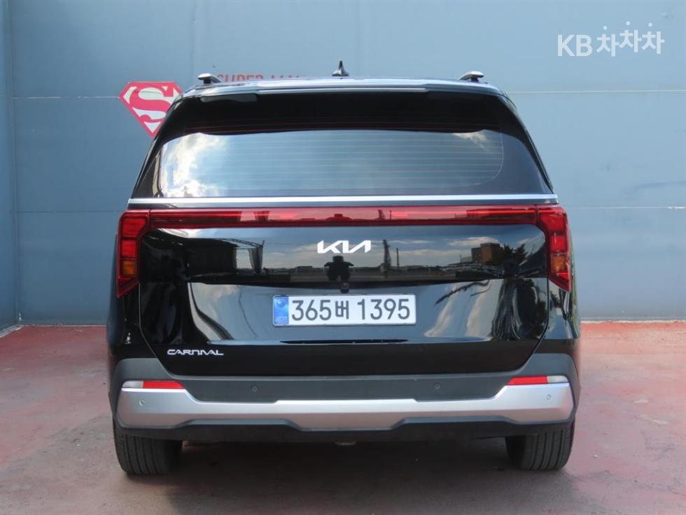 Kia Carnival — miniaturë 4