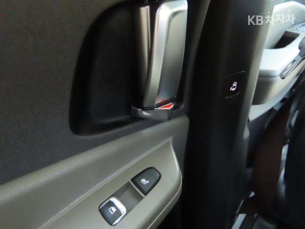 Kia Carnival — miniaturë 6