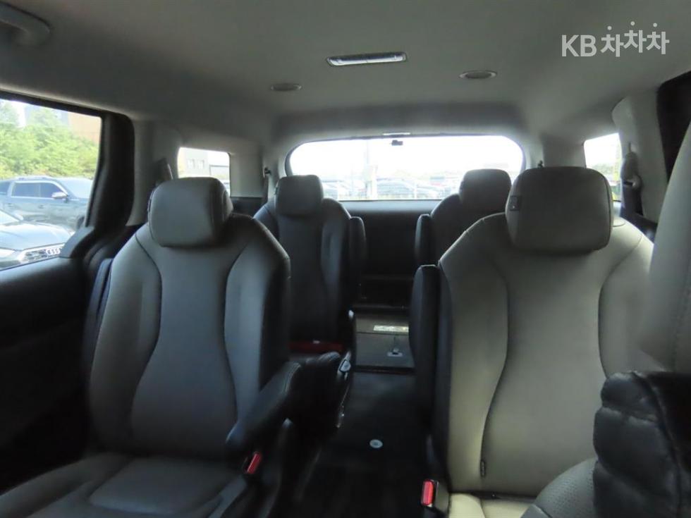 Kia Carnival — miniaturë 8
