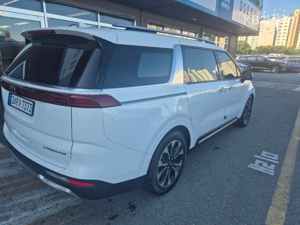 Kia Carnival — miniaturë 4
