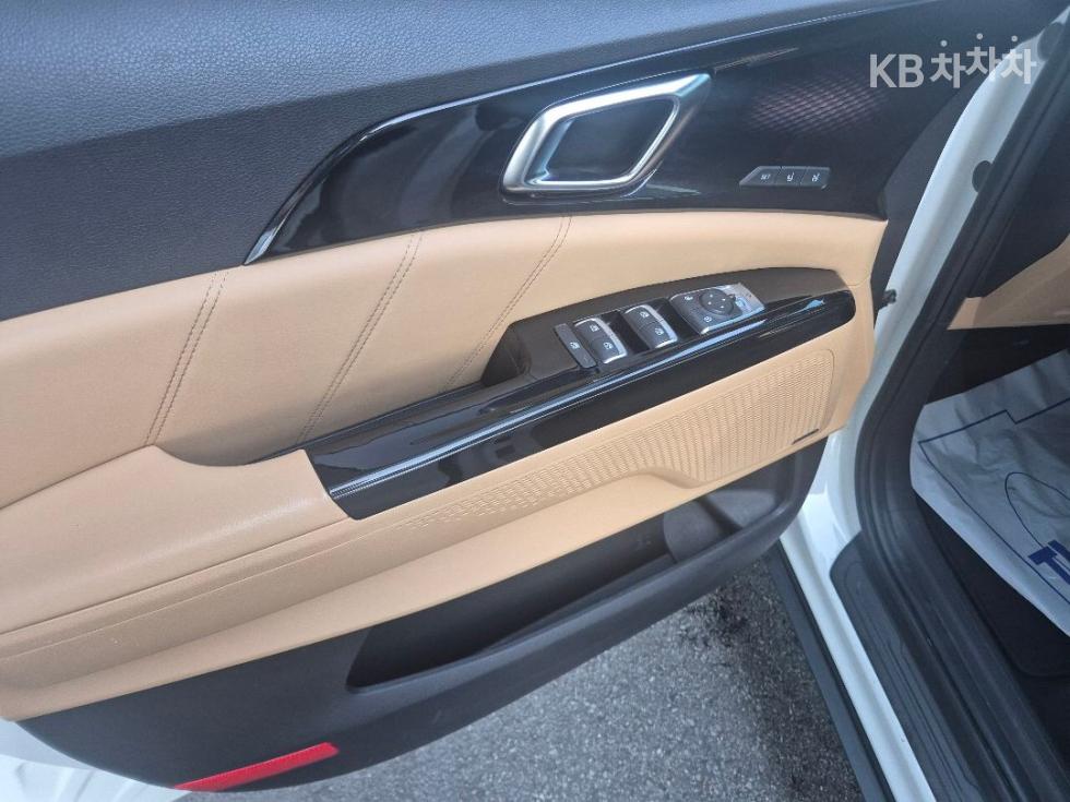 Kia Carnival — miniaturë 7