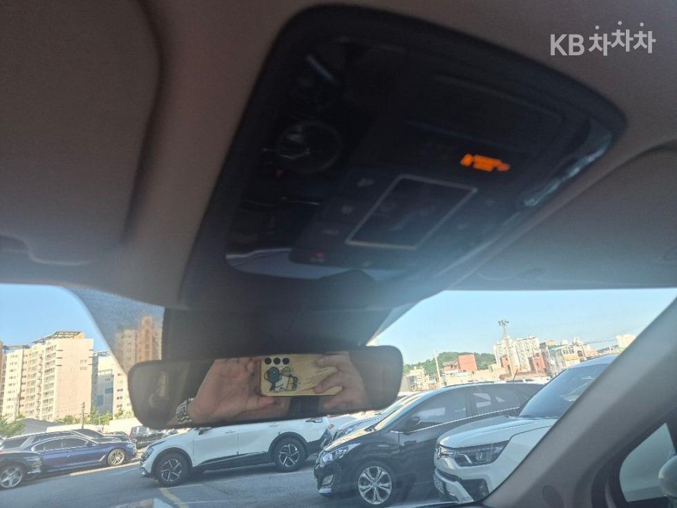 Kia Carnival — miniaturë 15