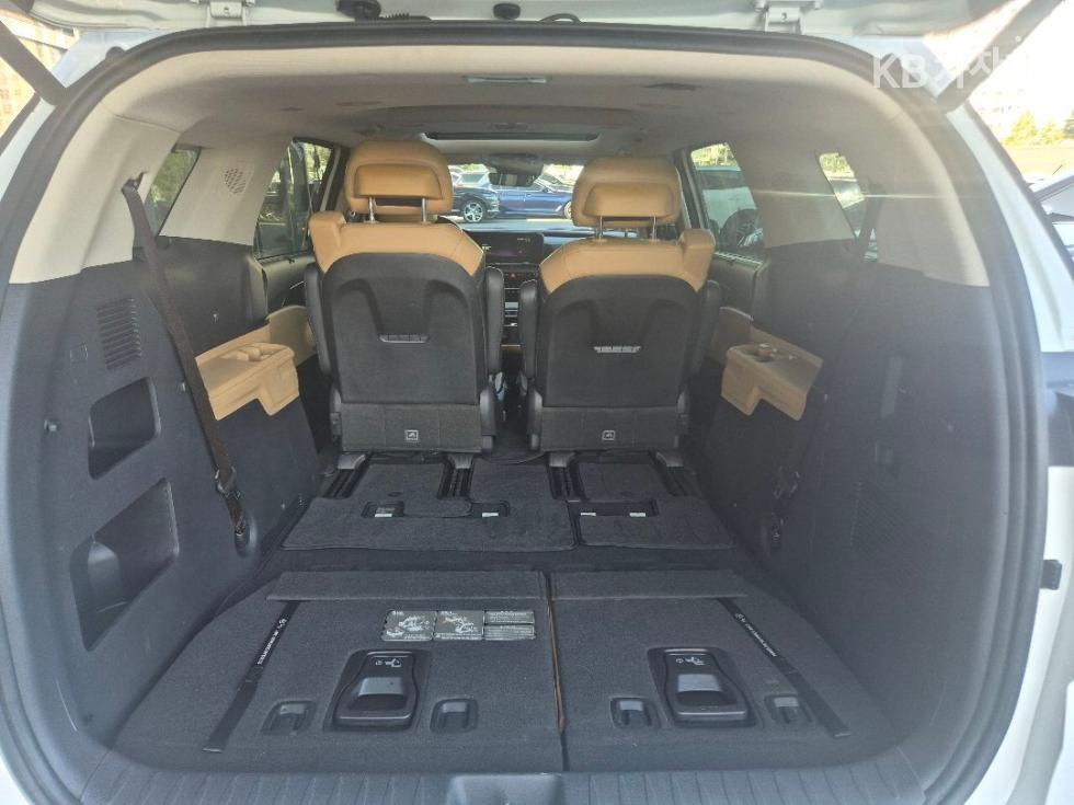 Kia Carnival — miniaturë 18
