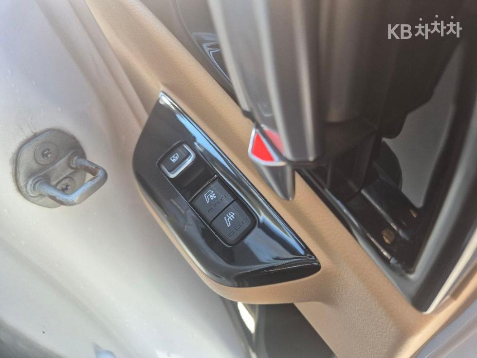 Kia Carnival — miniaturë 24