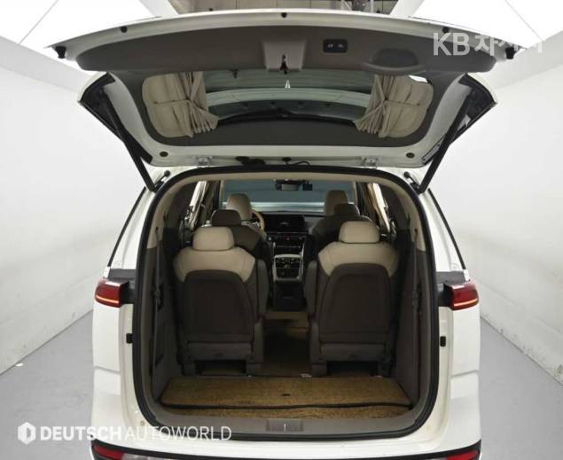 Kia Carnival — miniaturë 17