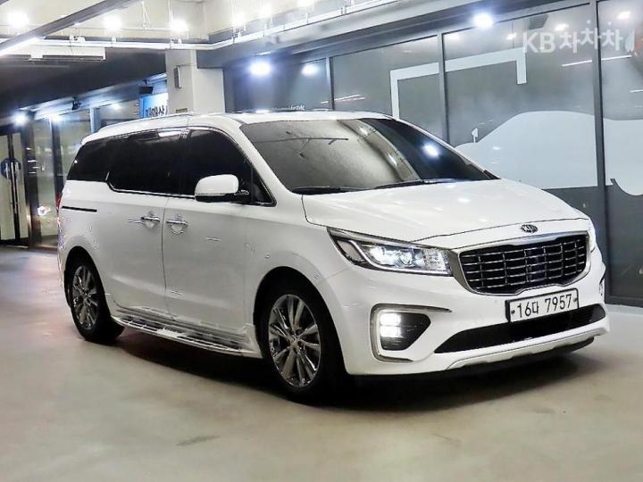 Kia Carnival 9-Seater Noblesse Special — foto 1