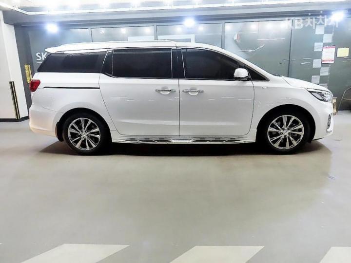 Kia Carnival — miniaturë 3