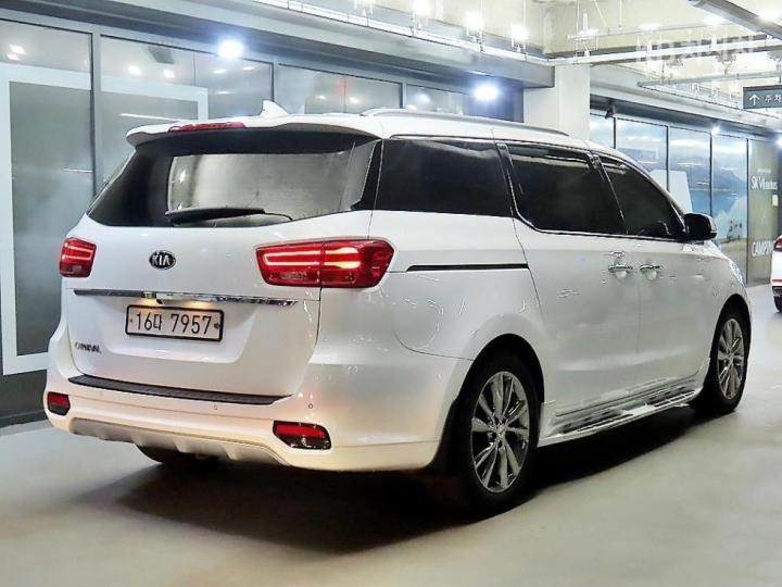 Kia Carnival — miniaturë 4