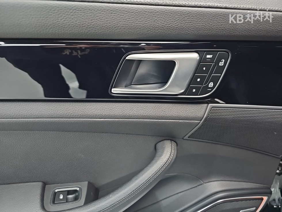 Porsche Panamera — miniaturë 26