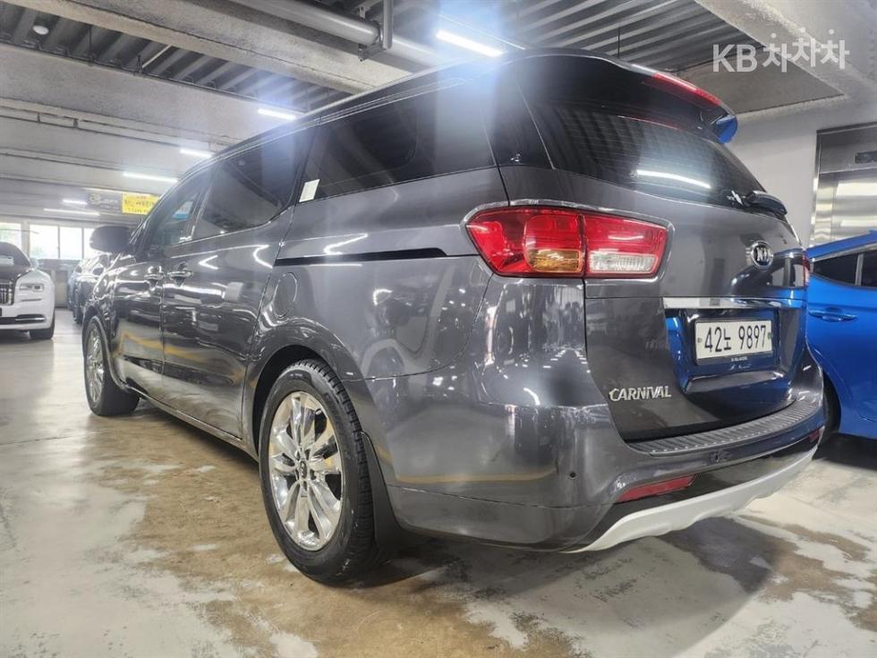 Kia Carnival — miniaturë 3