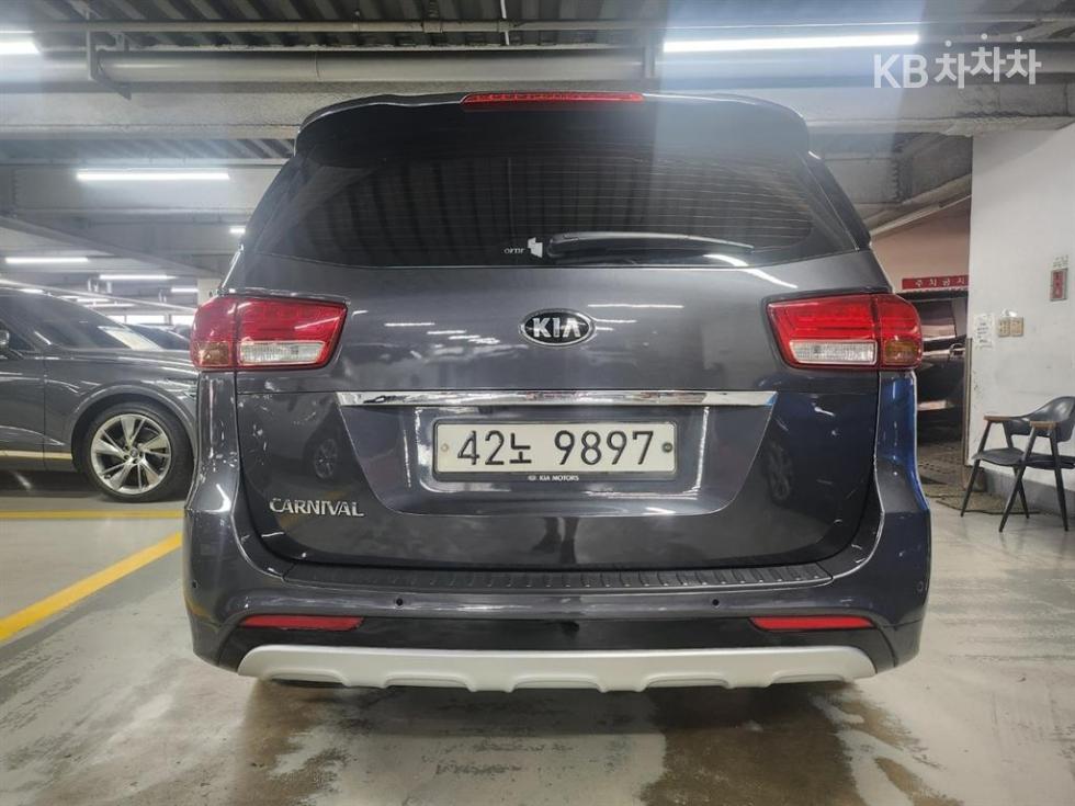 Kia Carnival — miniaturë 4